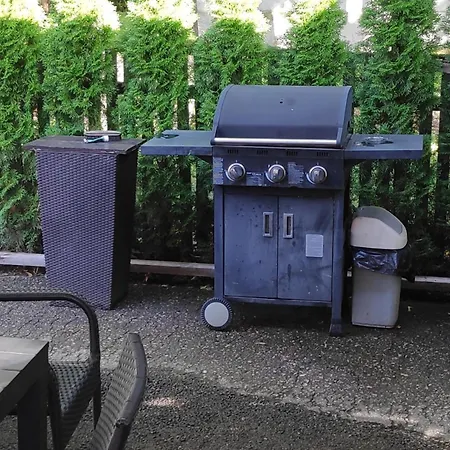 Forrent-ee Apartament Parnawa